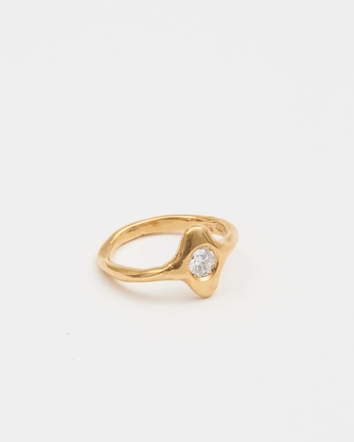 Ray Oval Ring