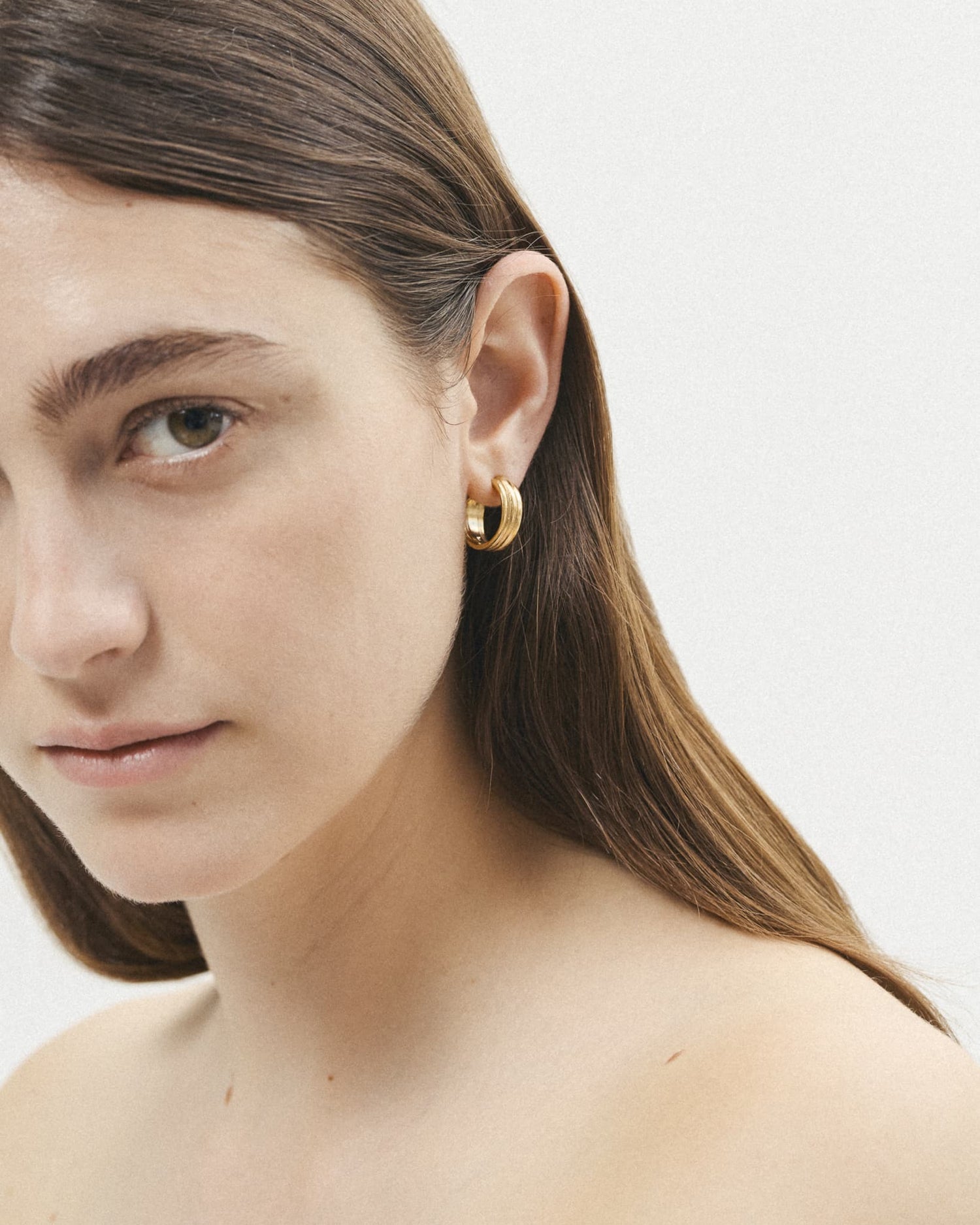 Model wearing LMJ Layer Hoops in gold – sleek and textured everyday elegance