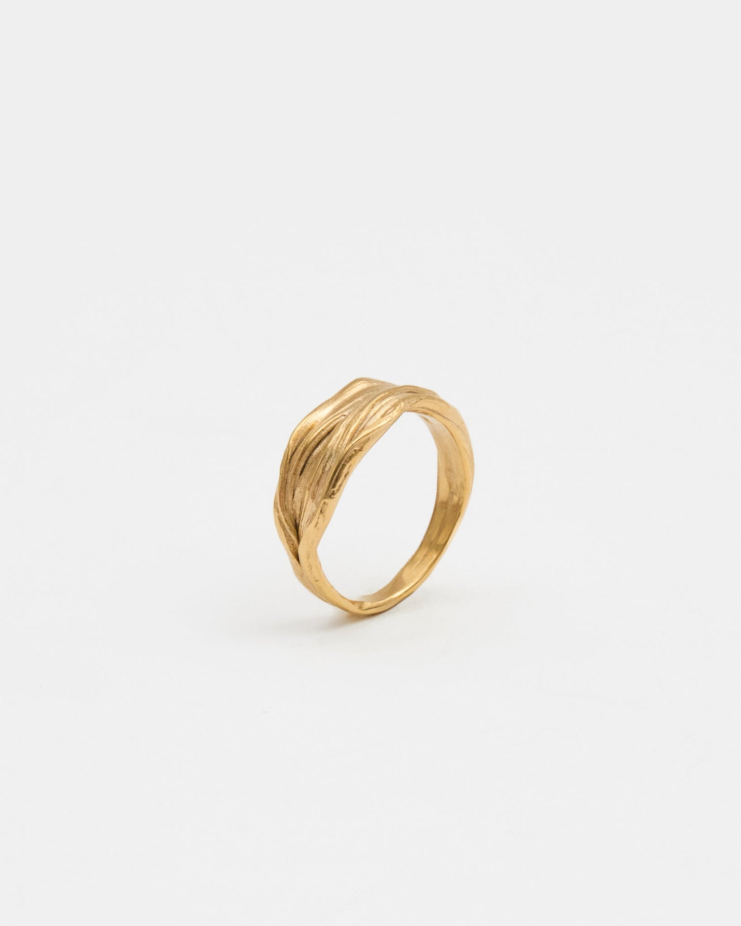 LMJ Petalo Ring in gold – sculptural elegance with architectural lines