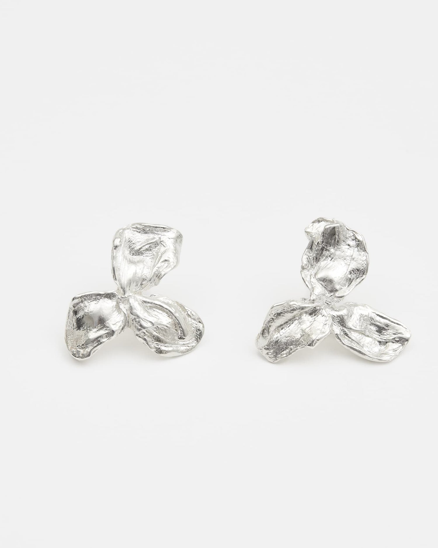 LMJ Trifoglio Maxi Earrings in silver – organic clover shape with raw texture