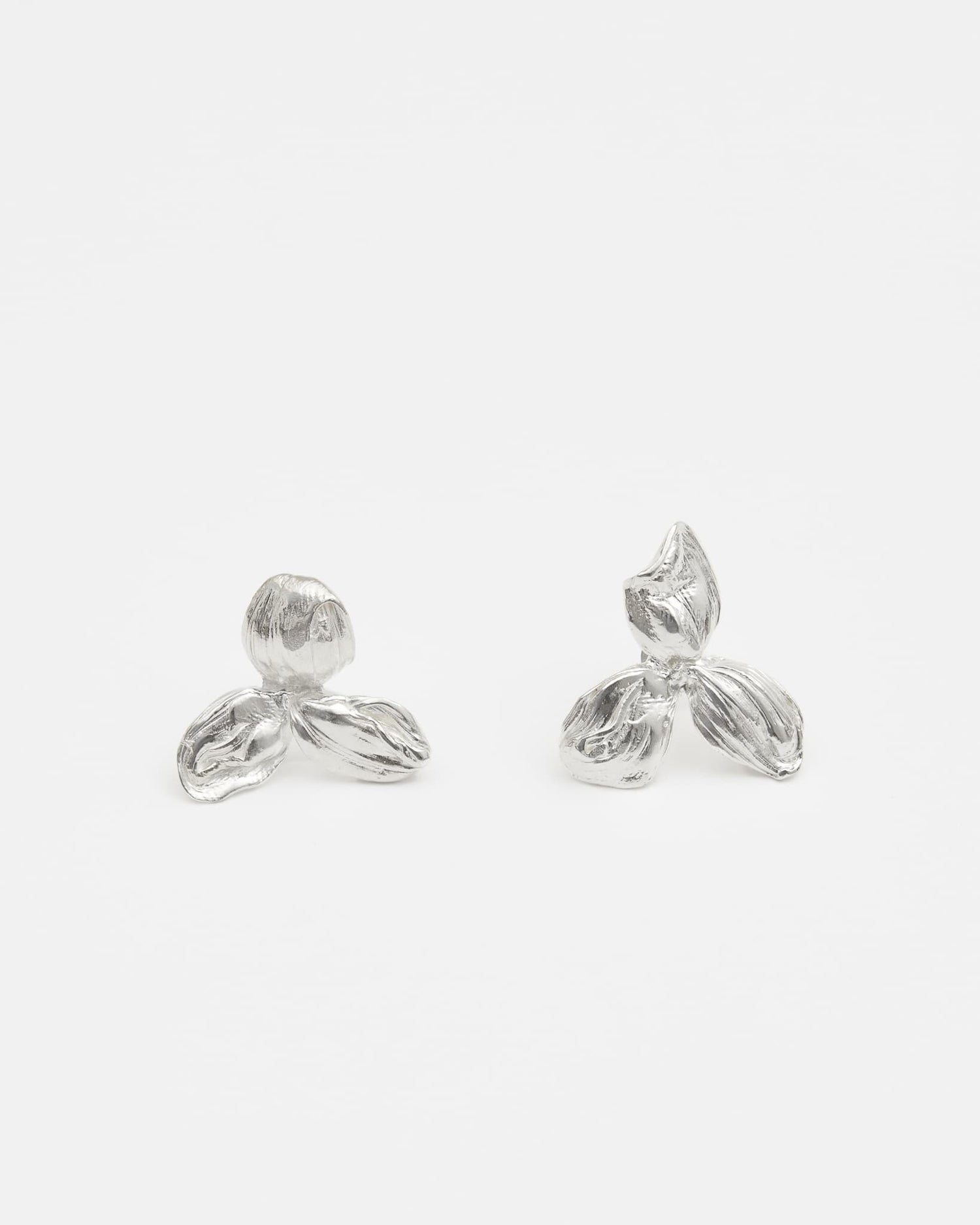 LMJ Trifoglio Mini Earrings in silver – small-scale floral design in textured silver