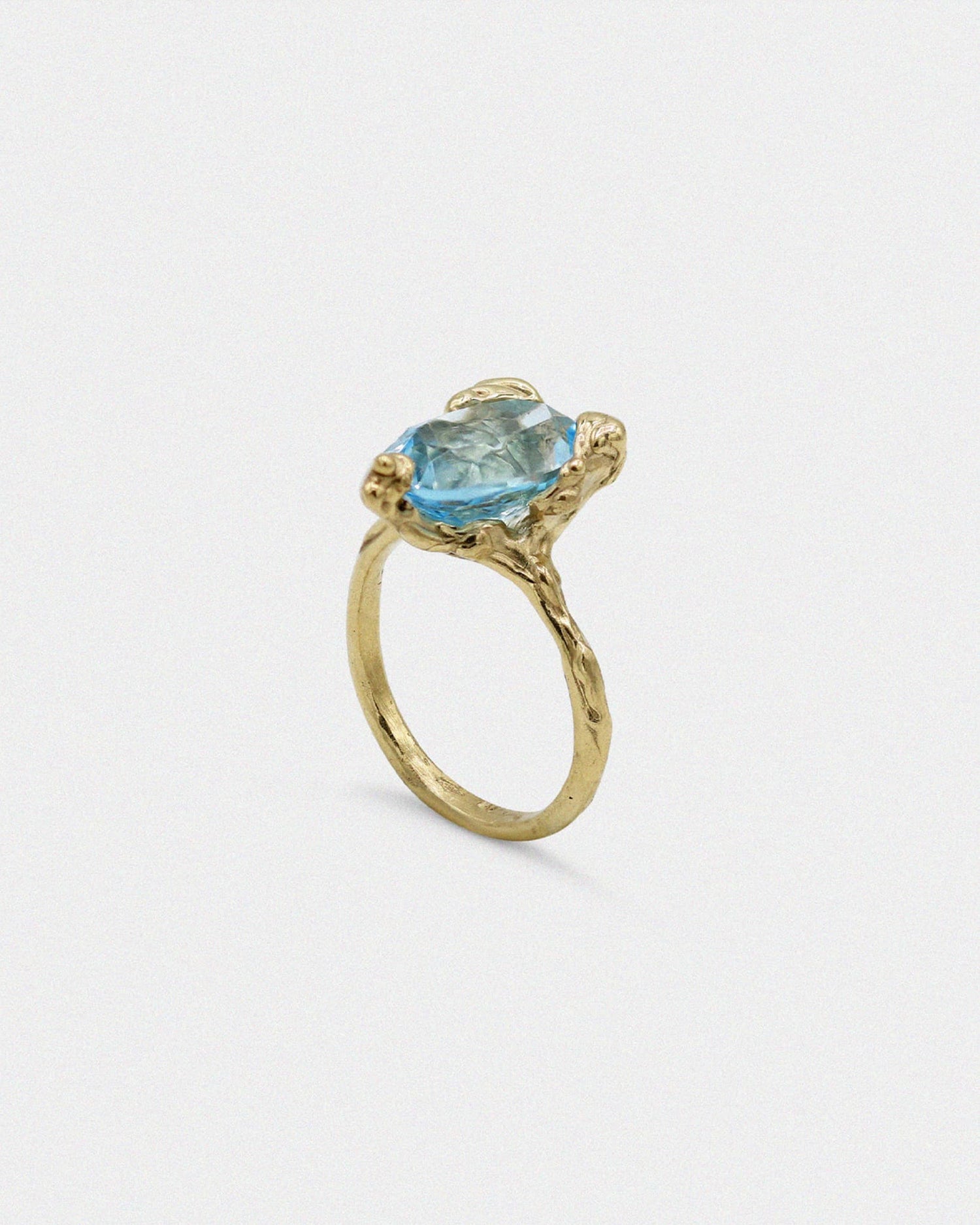 Jewelry Trends Explored: Forecasts & LMJ’s Meaningful Approach