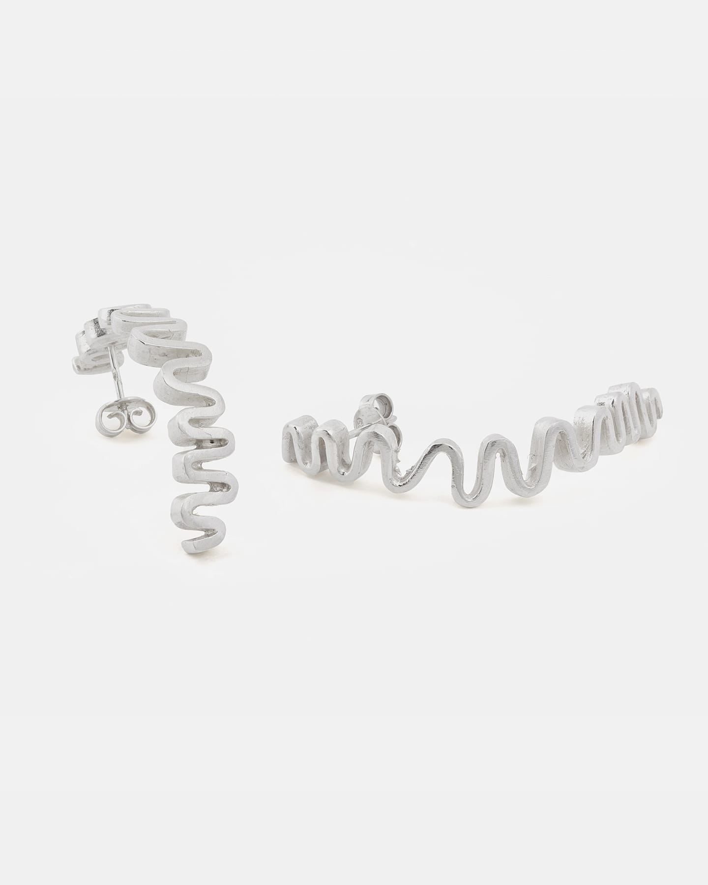 Silver Arpa long earrings with a sculptural, fluid shape