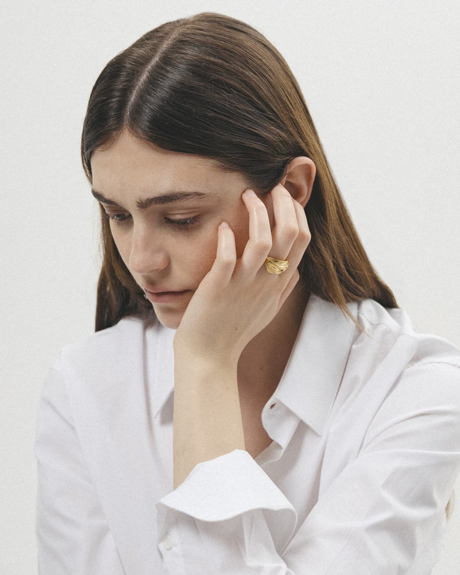 Model wearing the LMJ Baccello Ring in gold – organic sculptural statement piece