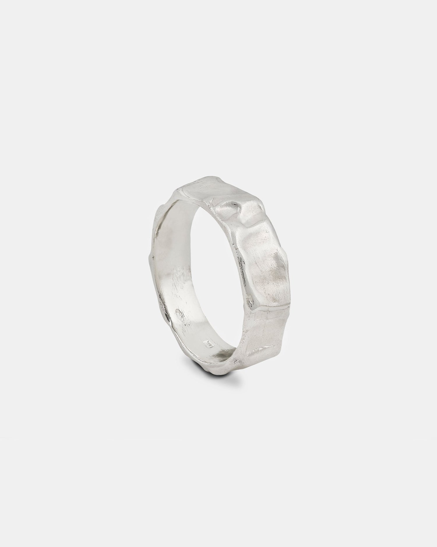LMJ Drift Ring in silver – rugged, undulating surface for an elemental finish