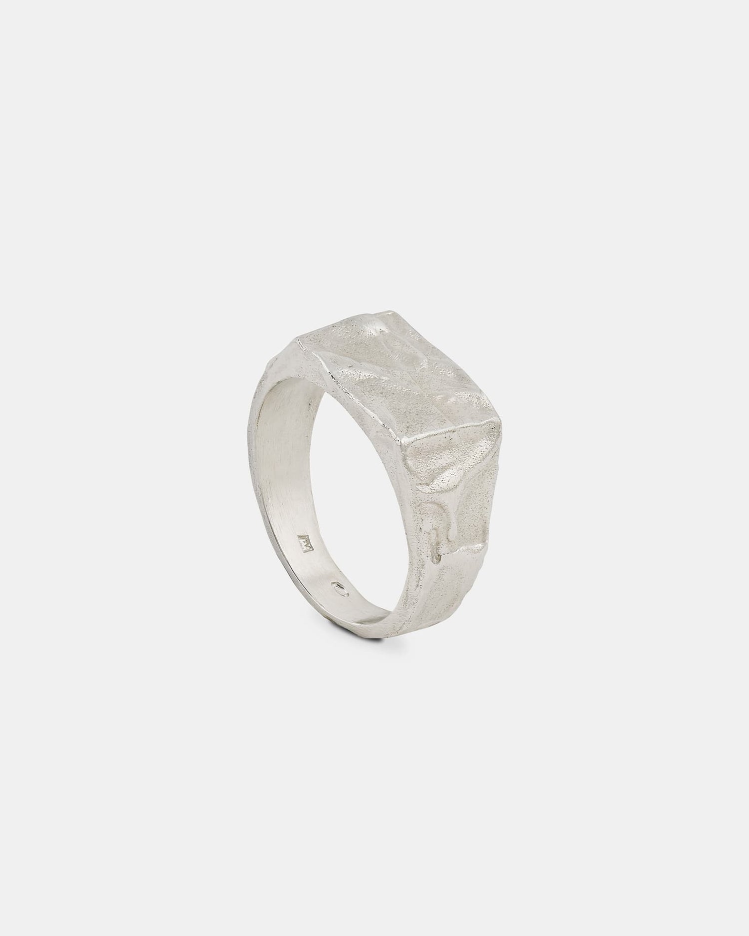 LMJ Flow Ring in silver – architectural lines in a soft square silhouette