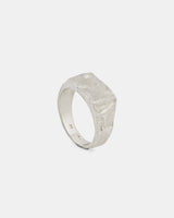 LMJ Flow Ring in silver – architectural lines in a soft square silhouette