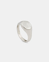 LMJ Oval Signet Ring in silver – minimalist and masculine with a polished face