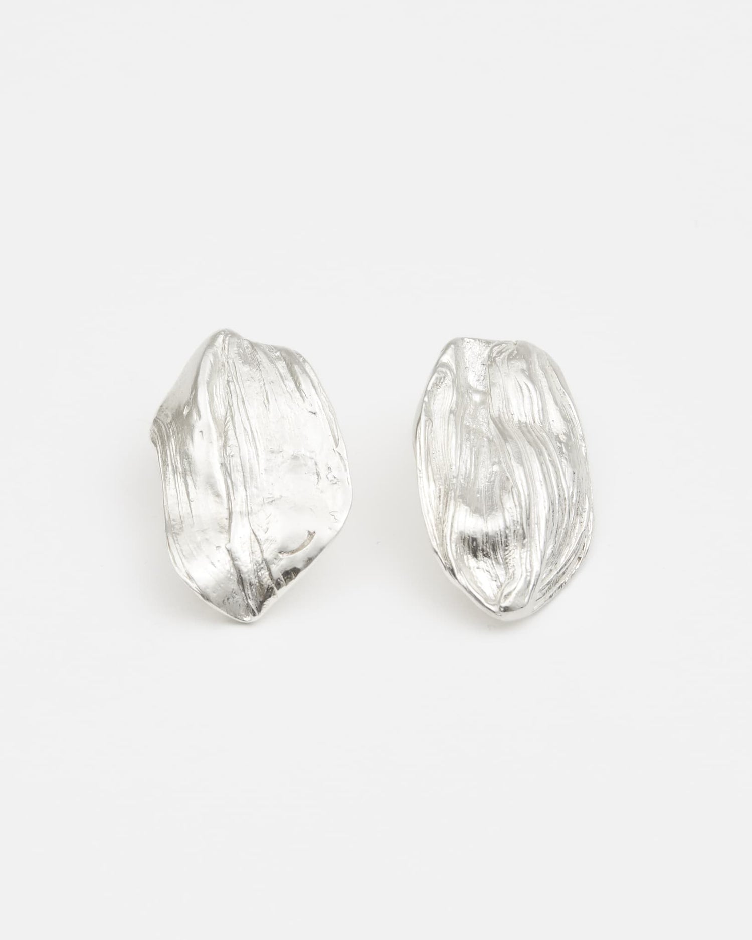 LMJ Petalo Maxi Earrings in silver – oversized earrings with natural fluid design