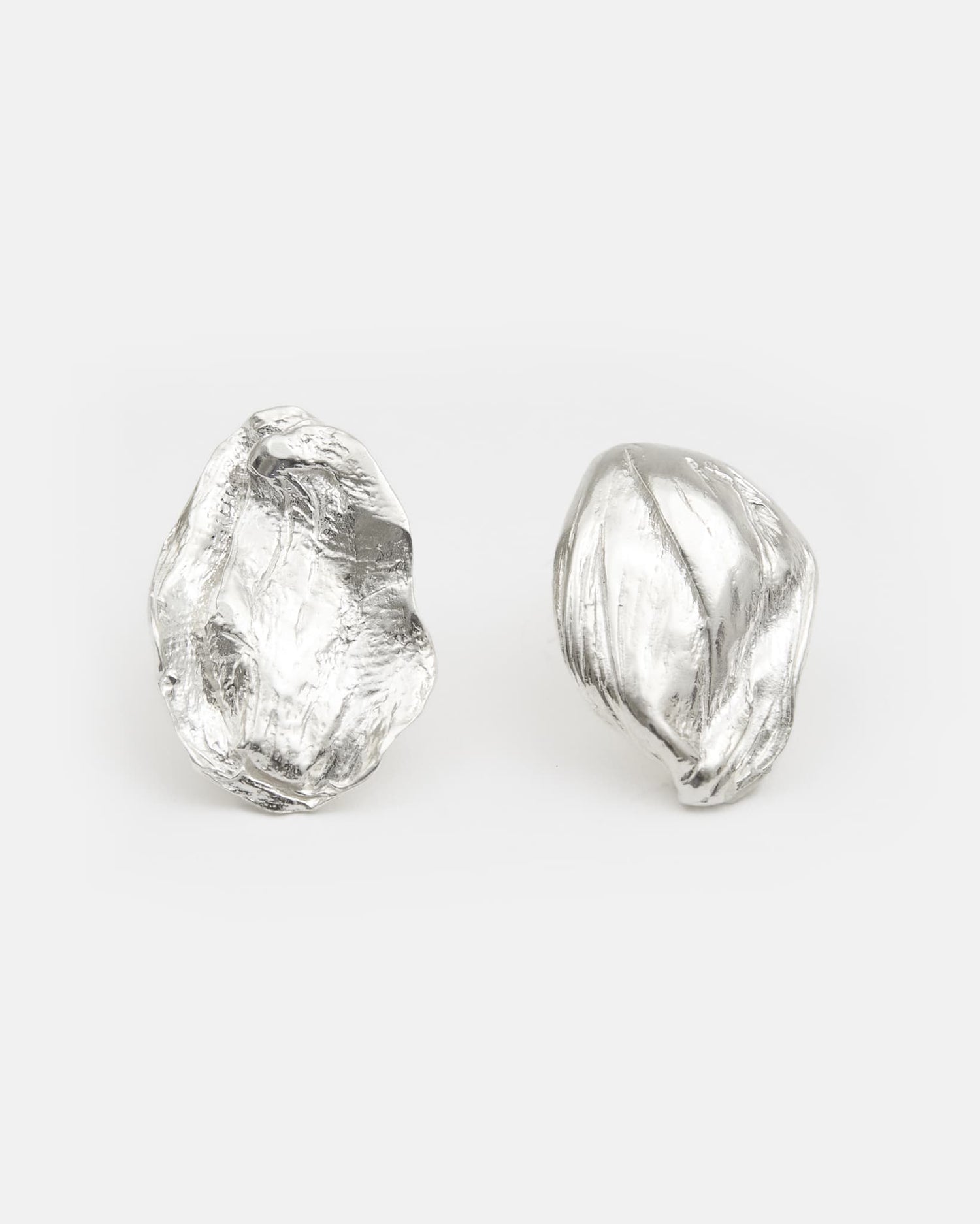 LMJ Petalo Mini Earrings in silver – sculptural studs with soft natural texture