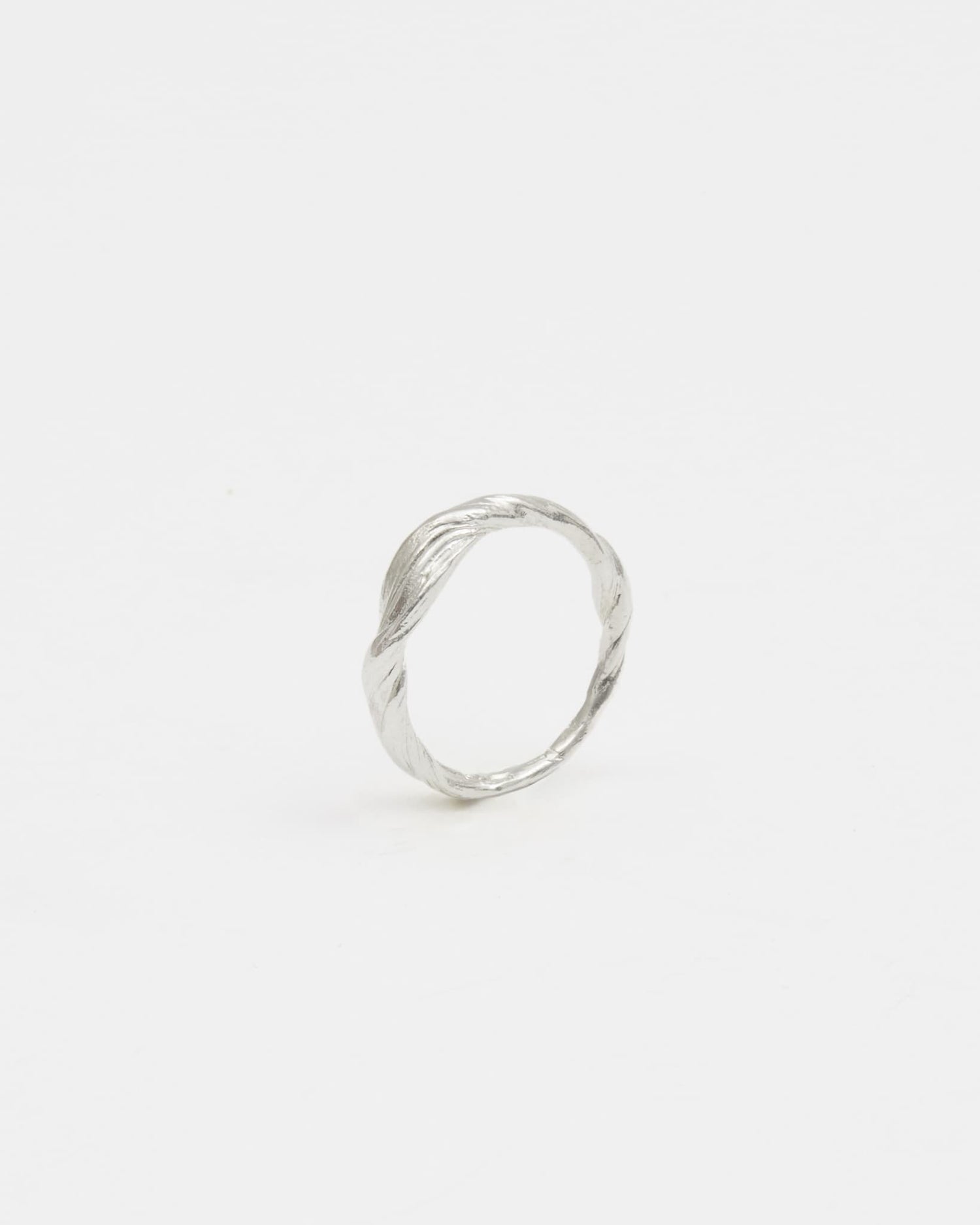 LMJ Petalo Mini Ring in silver – refined minimalist design with organic detail
