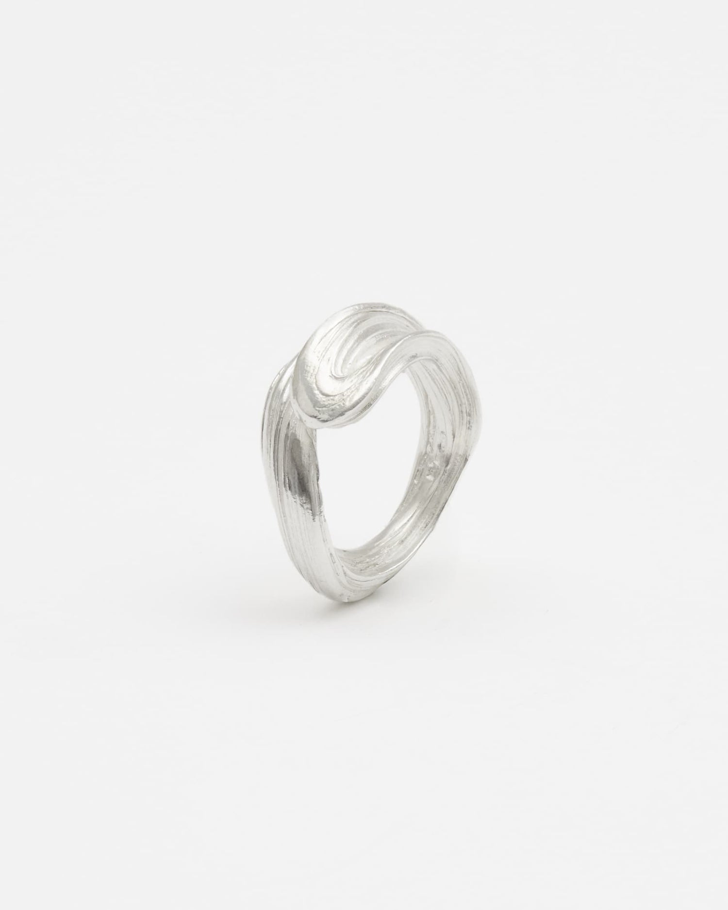 LMJ Vortex Ring in silver – swirling silhouette with organic engraving